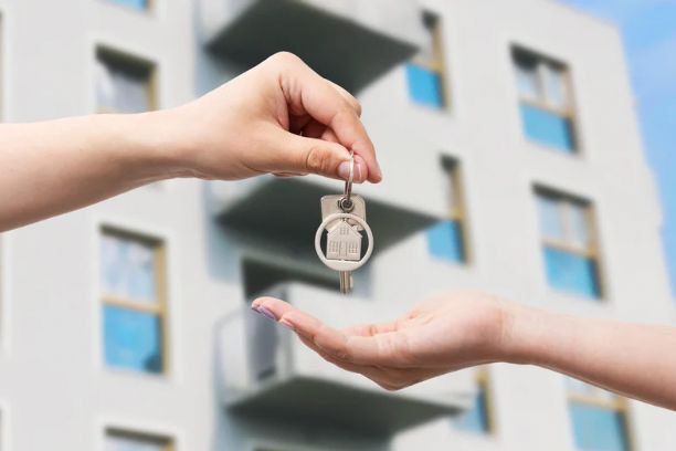A construtora pode reter as chaves até o comprador quitar todas as pendências contratuais.